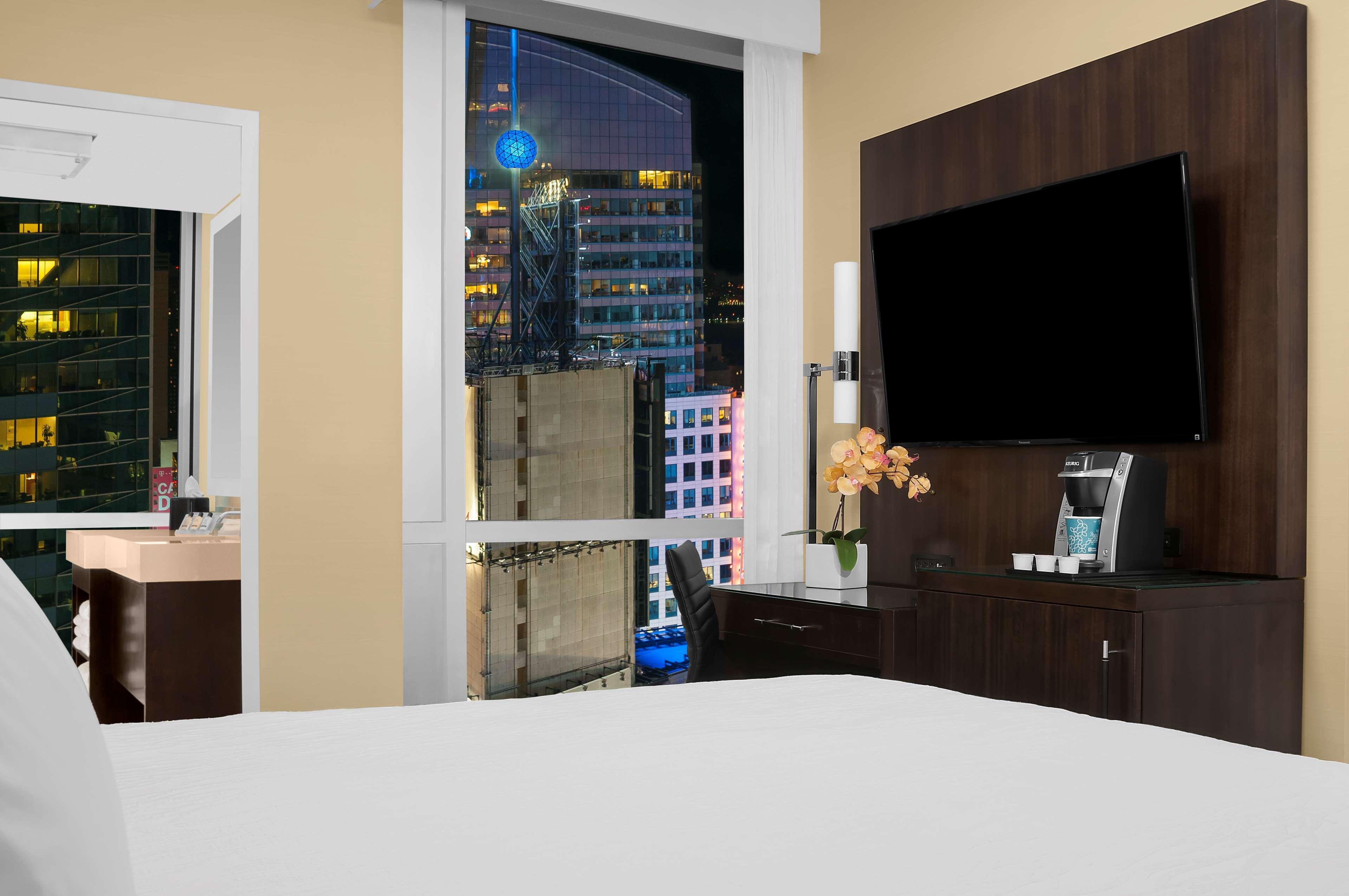Hilton Garden Inn New York - Times Square Central Exterior foto