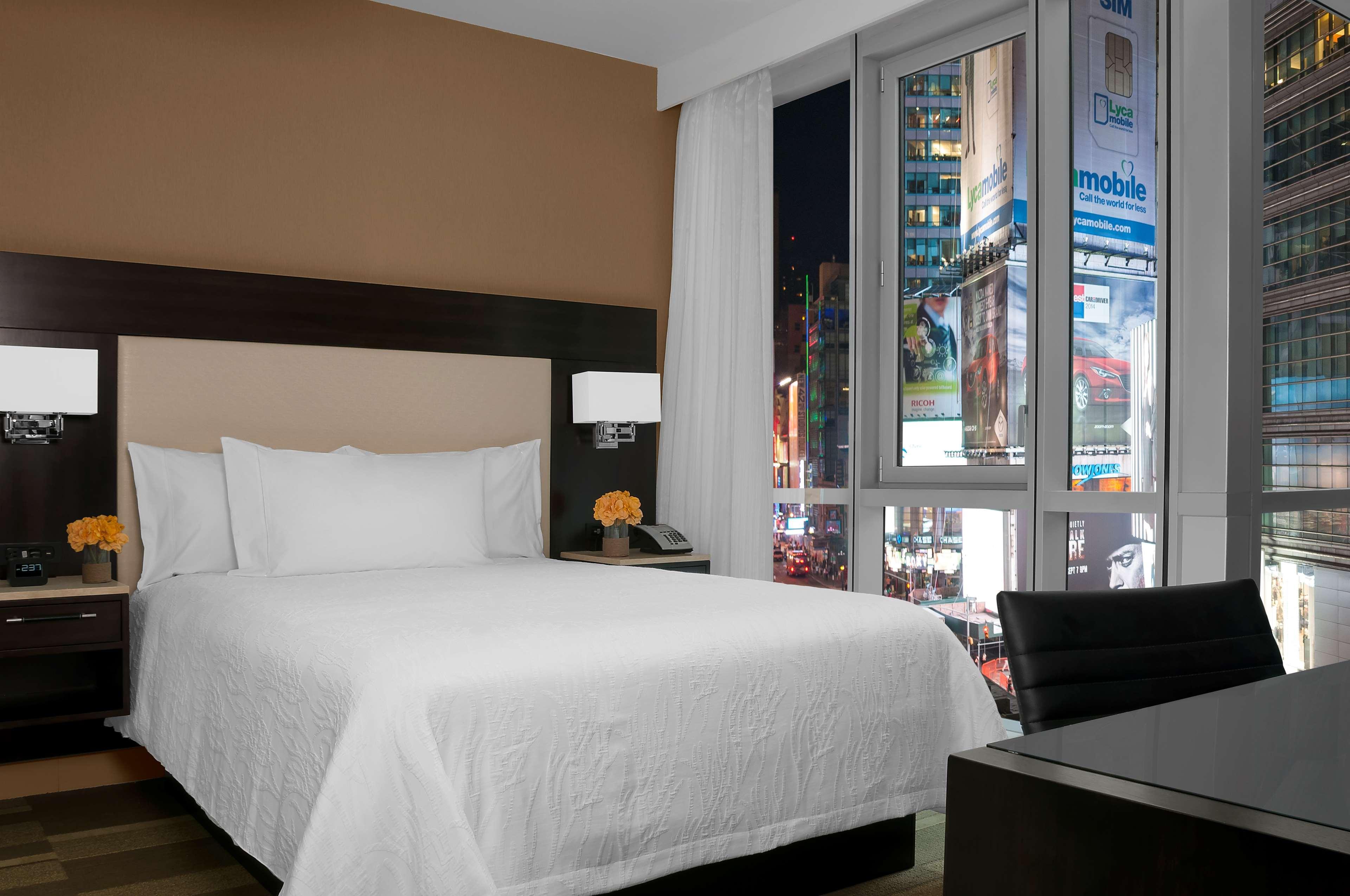 Hilton Garden Inn New York - Times Square Central Exterior foto