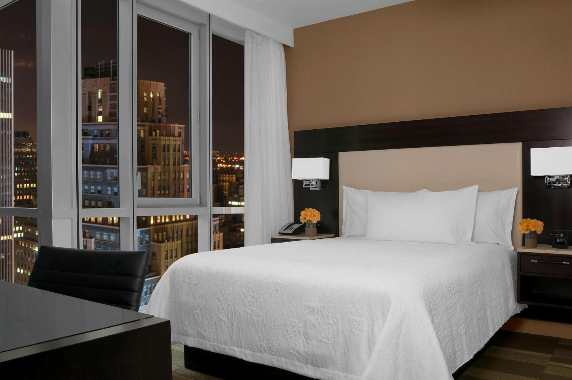 Hilton Garden Inn New York - Times Square Central Exterior foto