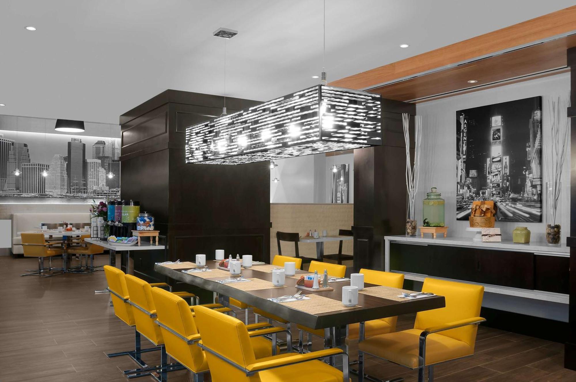 Hilton Garden Inn New York - Times Square Central Exterior foto
