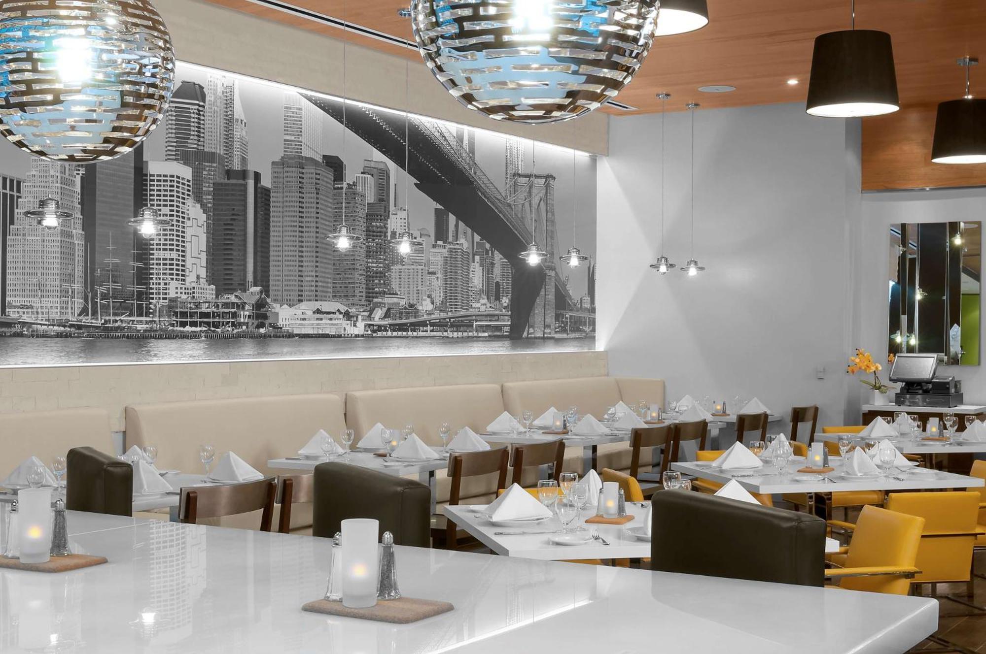 Hilton Garden Inn New York - Times Square Central Exterior foto