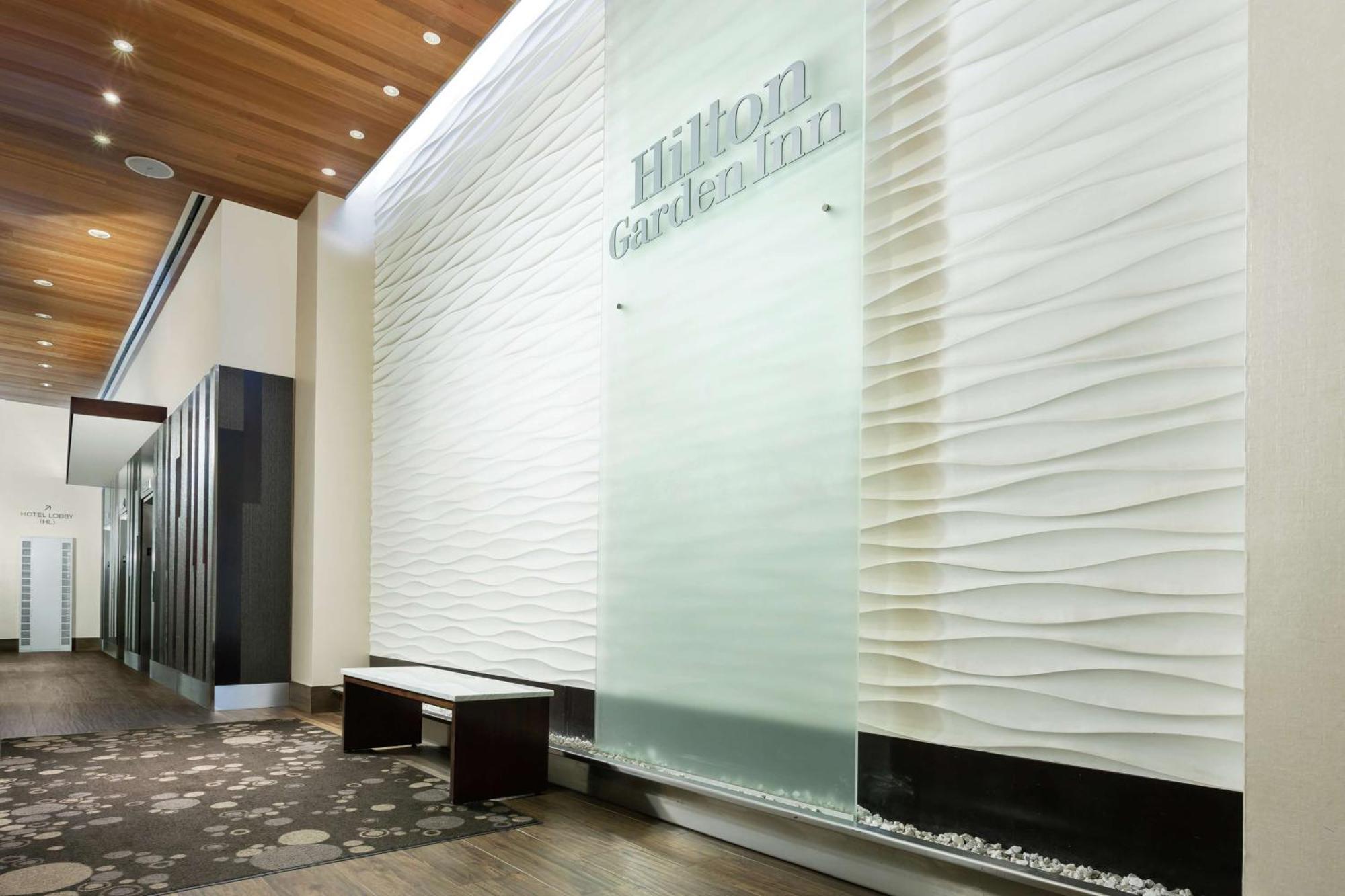 Hilton Garden Inn New York - Times Square Central Exterior foto